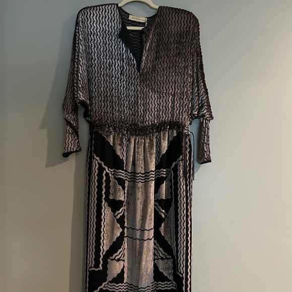 Janice Wainwright Dresses & Skirts - Janice Wainwright Black and Silver Long Sleeve V-Neck Sheath Dress vintage 80’s